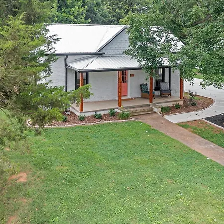 1920 Brick House-Brick Oven Pizza-Pets-Breweries Villa